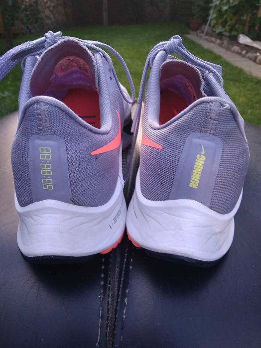 NIKE AIR ZOOM Pegasus biegowe, oddające energię 39