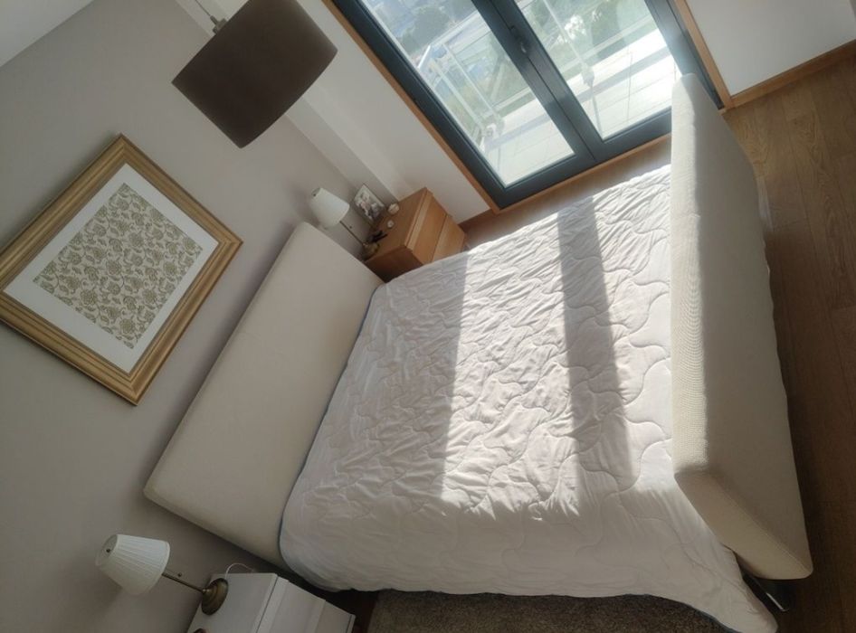 Cama excelente estado IKEA, lavável com estrado sem colchão 
1.60m