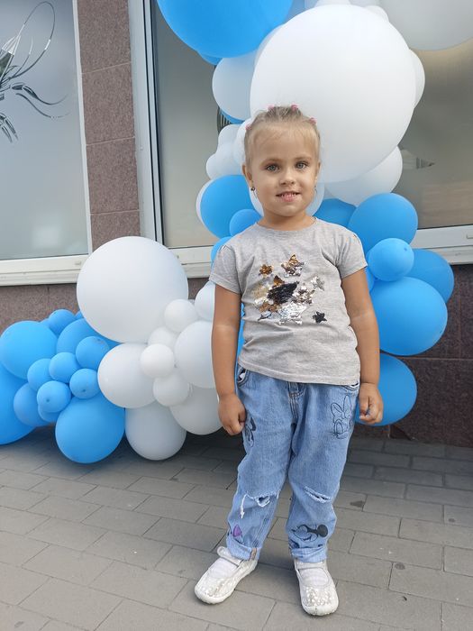 Продам штани на першому фото та кофту на другому