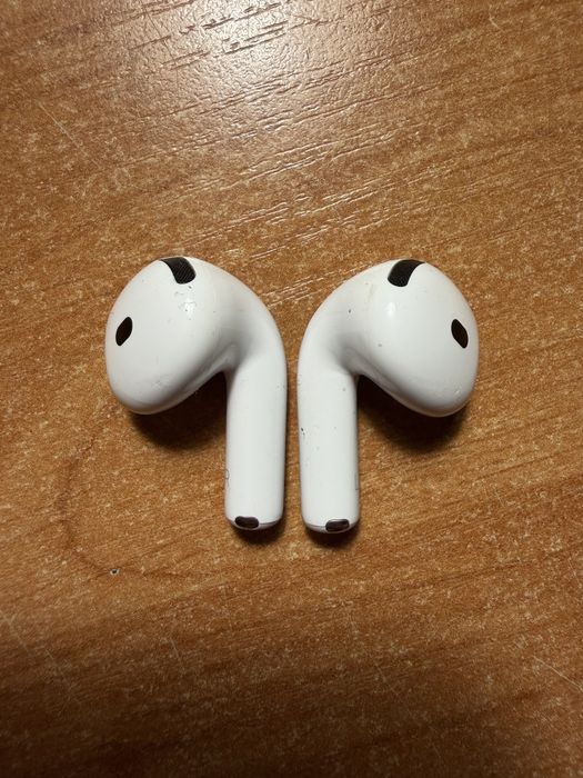 Apple AirPods 4 ANC