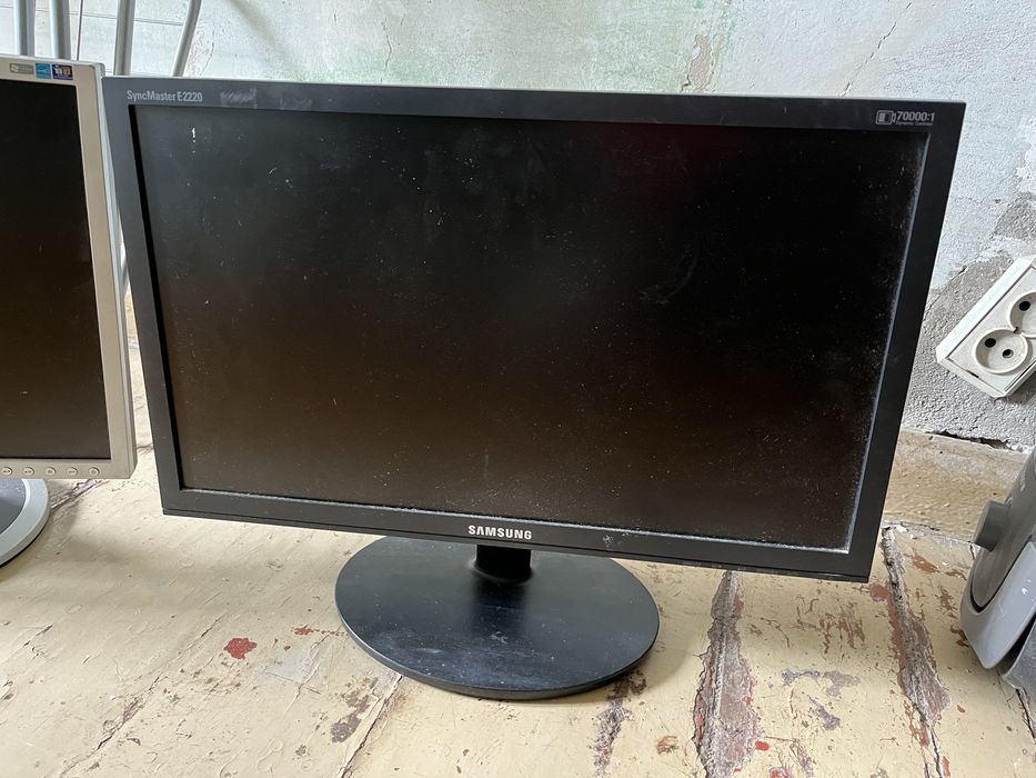Продам два монитора самсунг, 17 и 22 SyncMaster