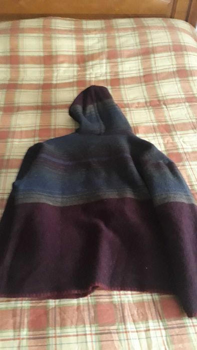 Casaco lã ,com capuz e bolsos - baixa de preço