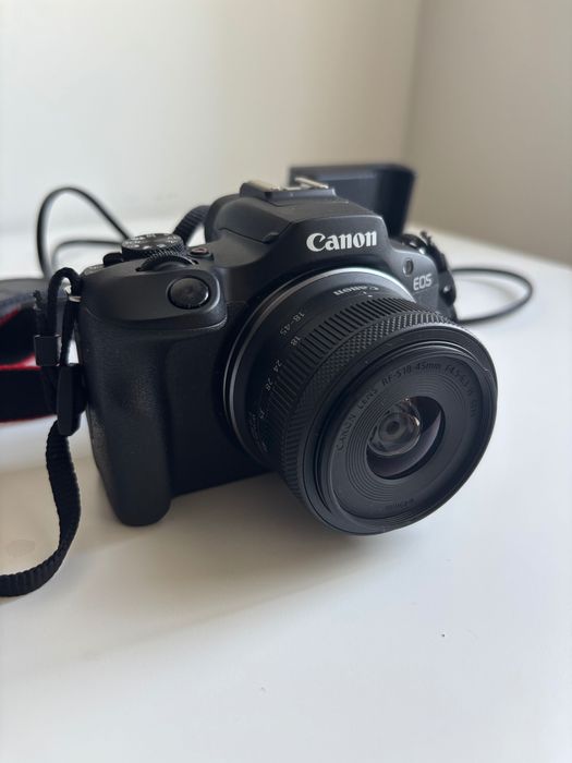 Camara canon r100 + Rf-s 18-45mm f/4.5-6.3