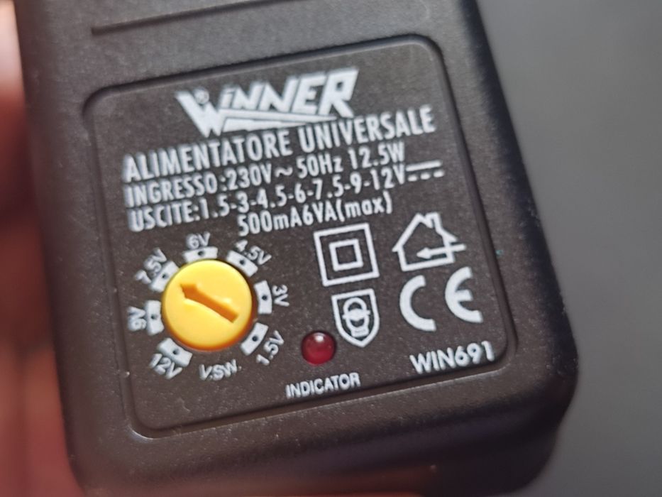 Блок живлення,питания на 3/4,5/5/7.5/9/12 вольт.1 ампер.з Германії.