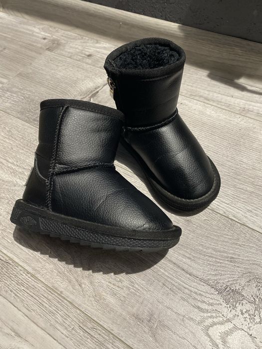 Уггі, дутіки, ботінки, зимове взуття .