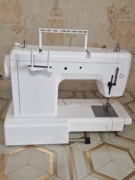 Швейна машина Victoria( model : 753)