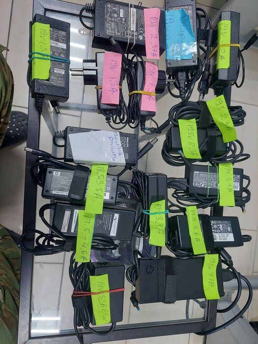 Продам блоки питания различного вольтажа и ампеража..Зарядки для  тел.