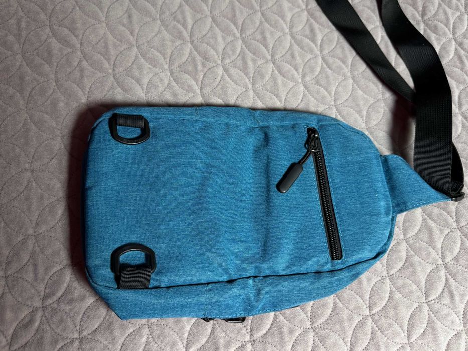 Smukły plecak na ramię do noszenia przód/ tył lewy/ prawy