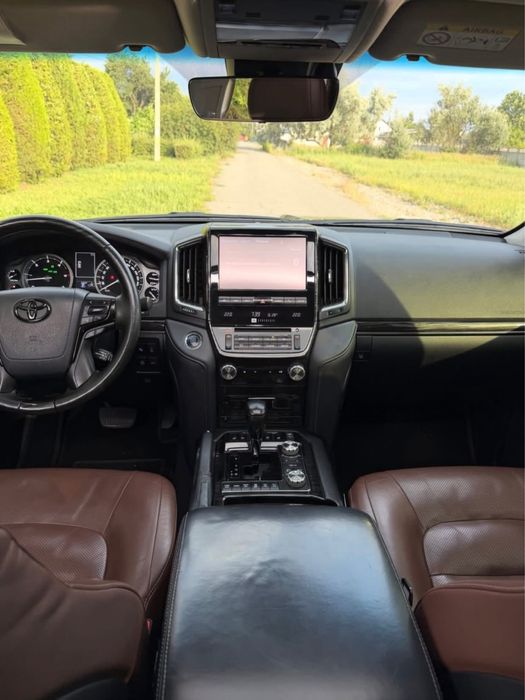 Toyota Land Cruiser 200