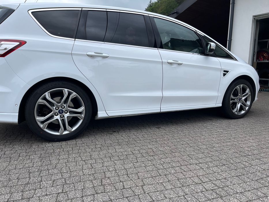 Samochod Ford Smax 2016