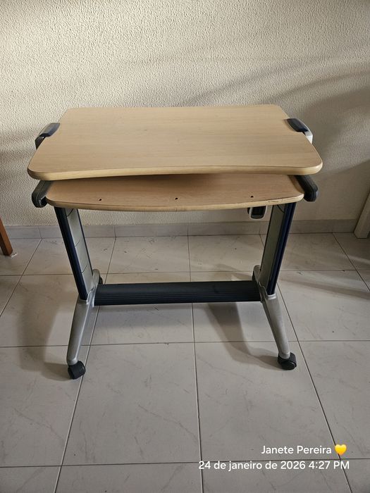 Mesa secretária para PC