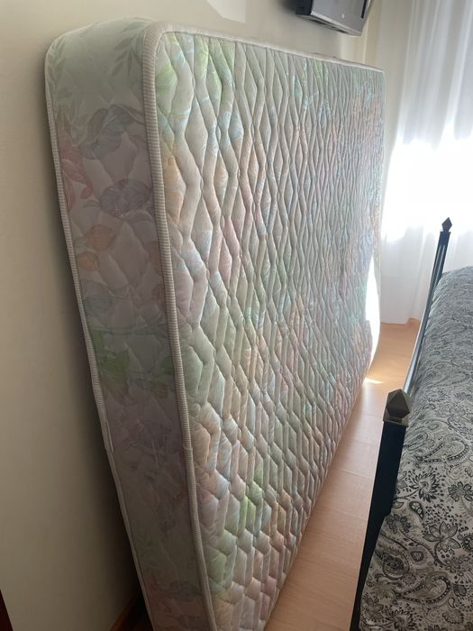 Colchao 140x190 Bom estado
