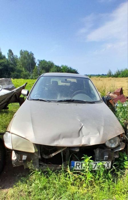 Мазда 323f 1999 року 1,6 бензин після дтп