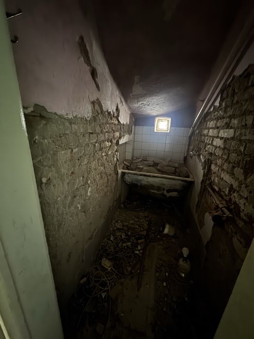 Продаж: частини будинку   з гаражем у центрі Ужгорода терміново