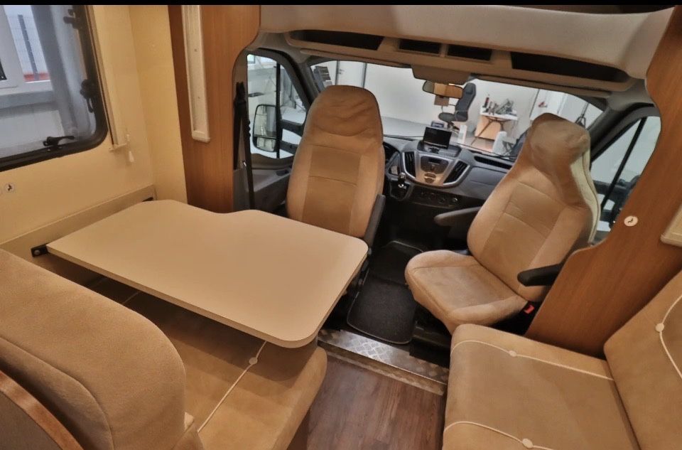 Kamper  Ford 5 osobowy, niski przebieg .