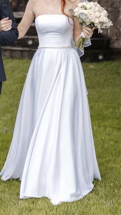 Весільна сукня .