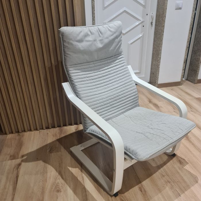 Poltrona com almofada.