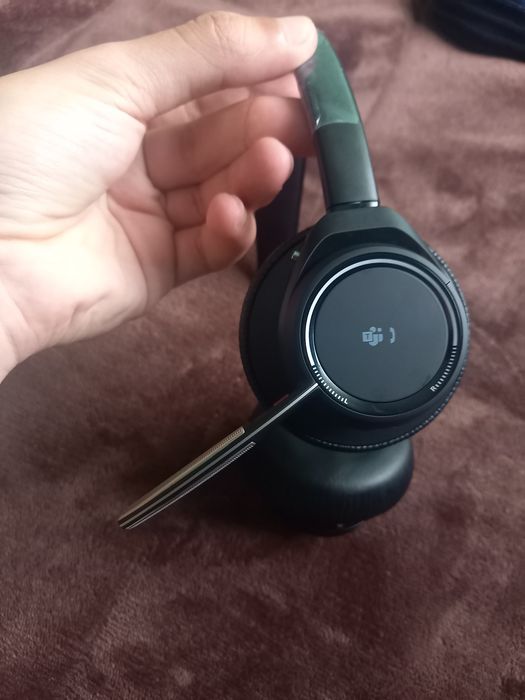 Auscultadores Plantronics Voyager Focus UC