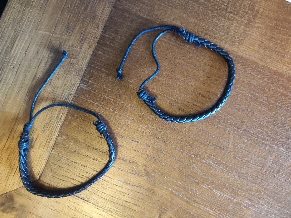Acessorios fios e pulseiras
