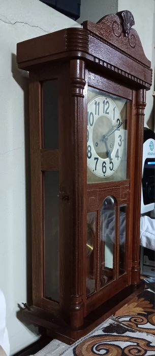 Relógio de parede antigo, em madeira