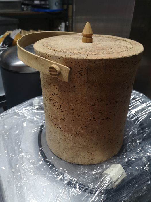 Frape em cortiça com asa