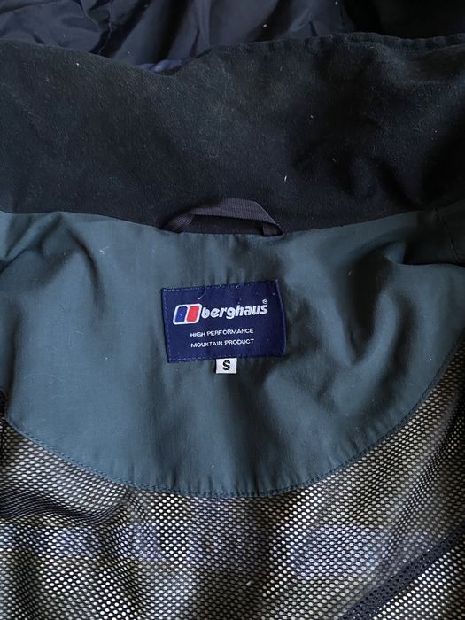 Куртка вітровка berghaus
