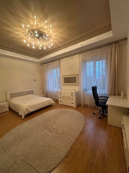 Оренда будинку 250 м²