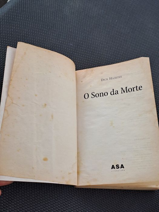 Livro de bolso "O sono da morte", de Dick Haskins