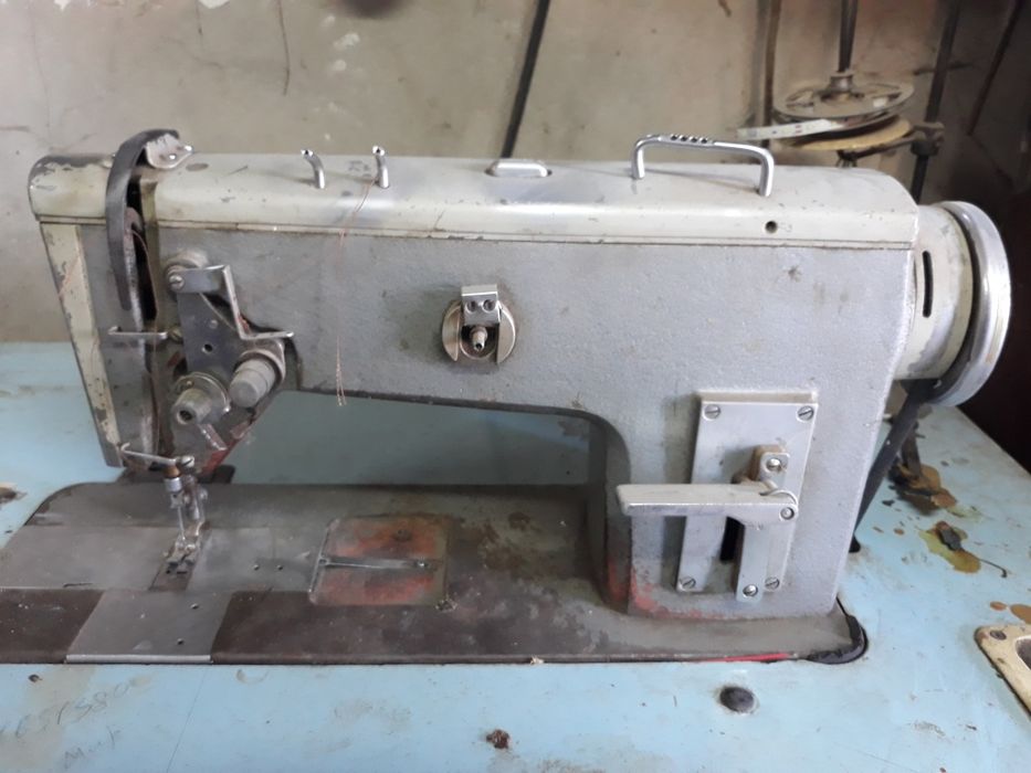 Машинка швейна професійна