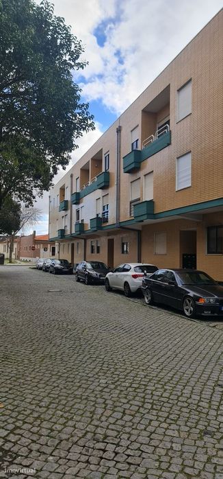 Apartamento T2 Premium Mobilado com Piscina e Garagem