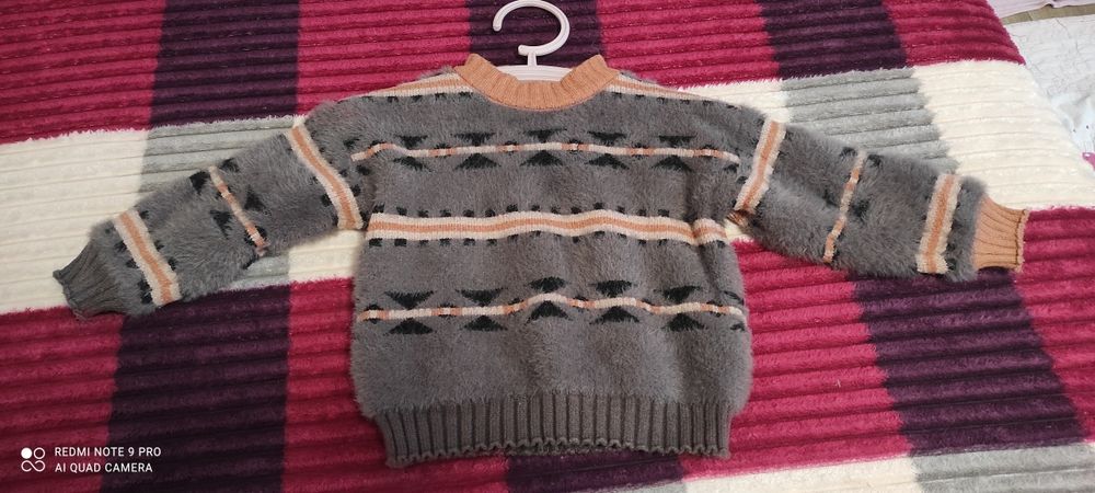 Светрик дитячий теплющий