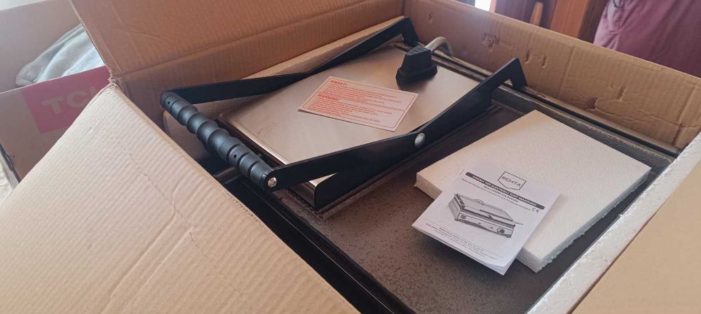 Жарочна поверхня з прижимним грилем REMTA R87T