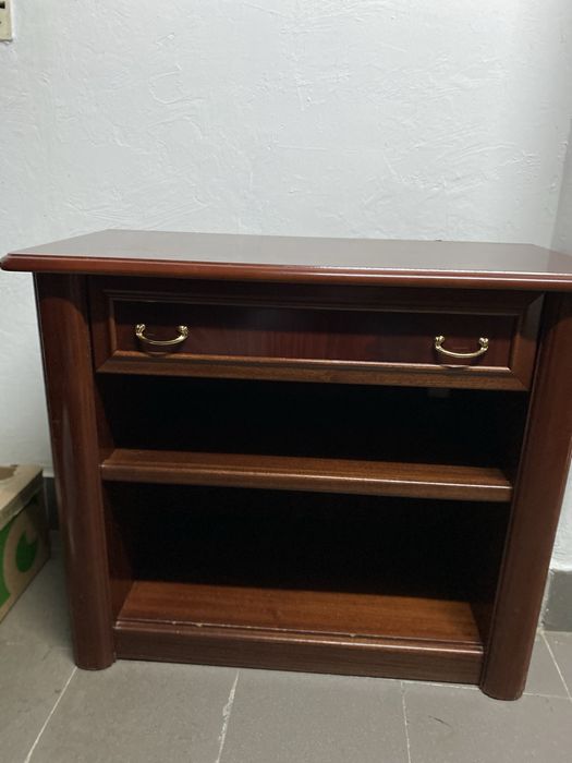 Estante em muito bom estado