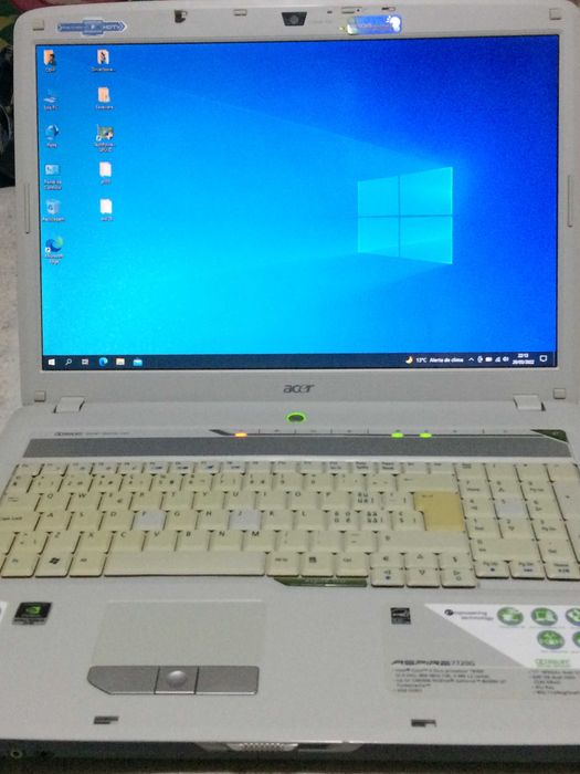 Acer Aspire 7720G 17&quot; C2D T8300 4Gb 2x320Gb NVidia 8600M GT 512 Win710
