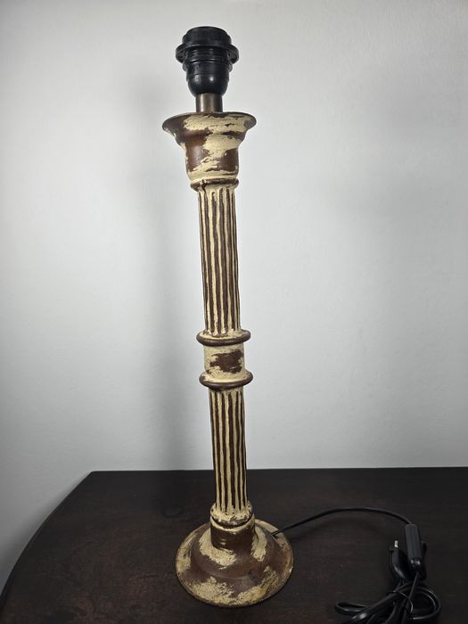 candeeiro de mesa candeeiro de mesa com um aspeto envelhecido ou rústi