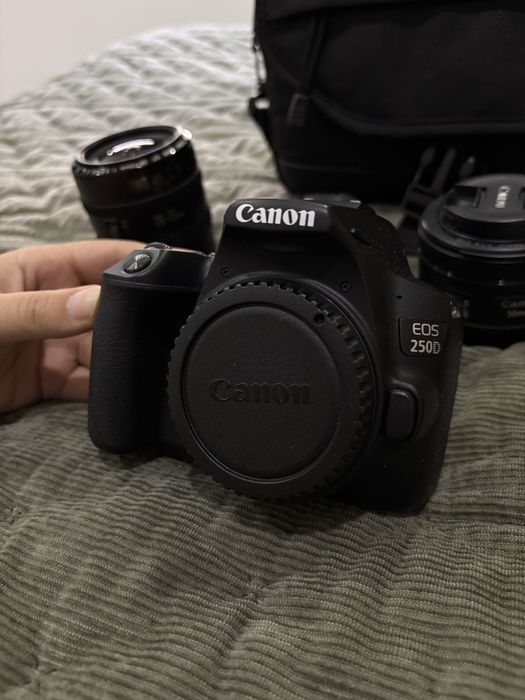 Canon 250D + objetivas + baterias