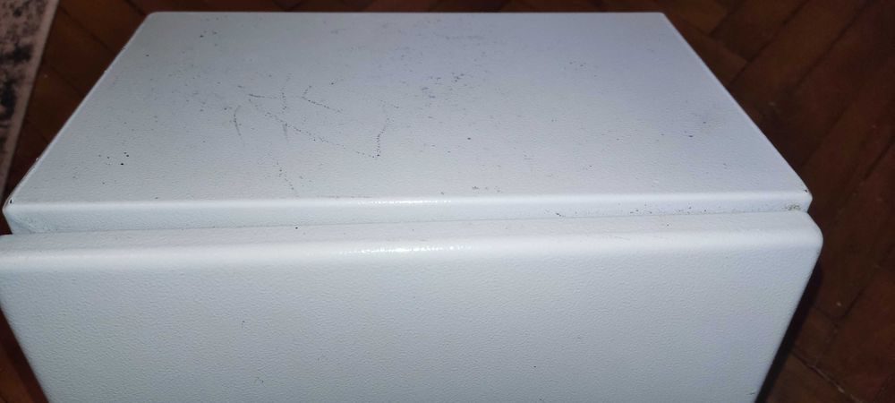 metalowa skrzynka elektryczna z filtrem Rittal