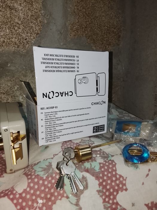 Fechadura Elétrica para portas exteriores.