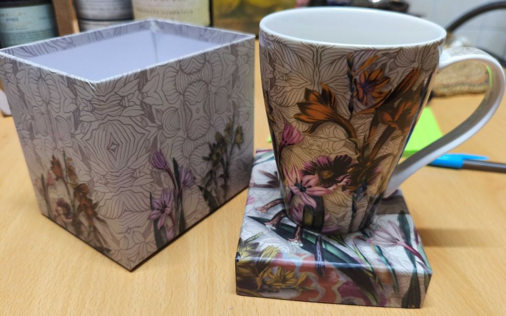 Caneca Maku Flores436680969684275200