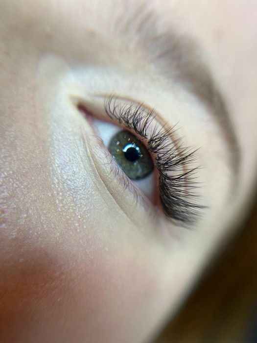 Przedłużanie rzęs/ efekty niestandardowe/ możliwy dojazd