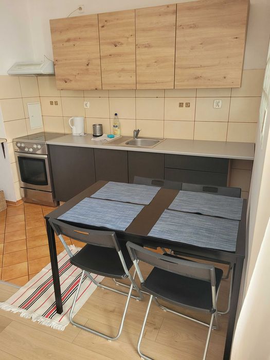 Apartament " Słoneczny " w Centrum ul. Szybka , noclegi Wrocław . Samodzielne mieszkanie dla 1 - 4 osób . Blisko PKP