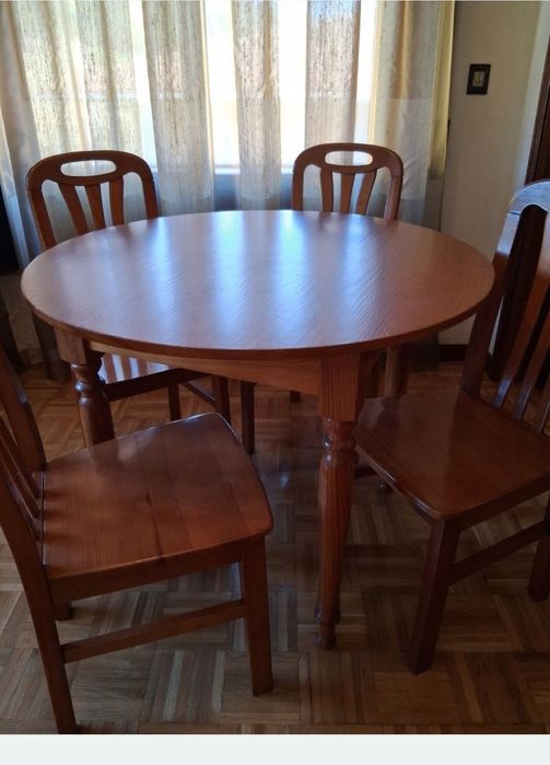 Mesa e 4 cadeiras