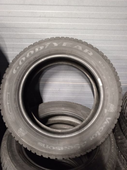 215 60 R17 GOODYEAR  Vector 4 Season, Всесезонні  шини б/у, Склад