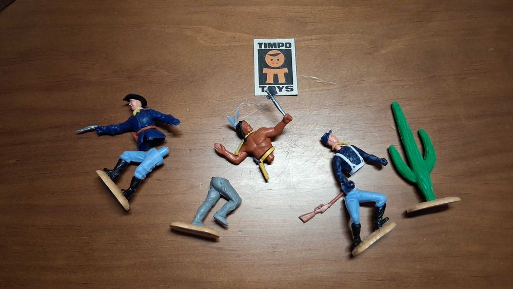 Timpo Toys: 3 Figuras + 1 complemento