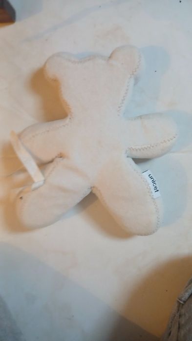 Peluche simples urso Unicef.