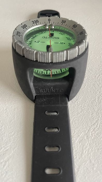 Kompas nurkowy Suunto w super stanie.