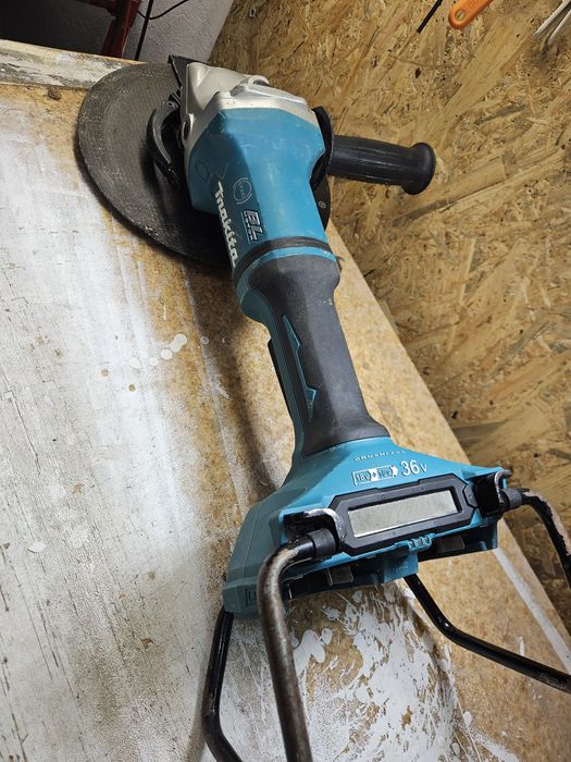 Makita DGA900 szlifierka akumulatorowa kątowa 230mm brushless 2x18v