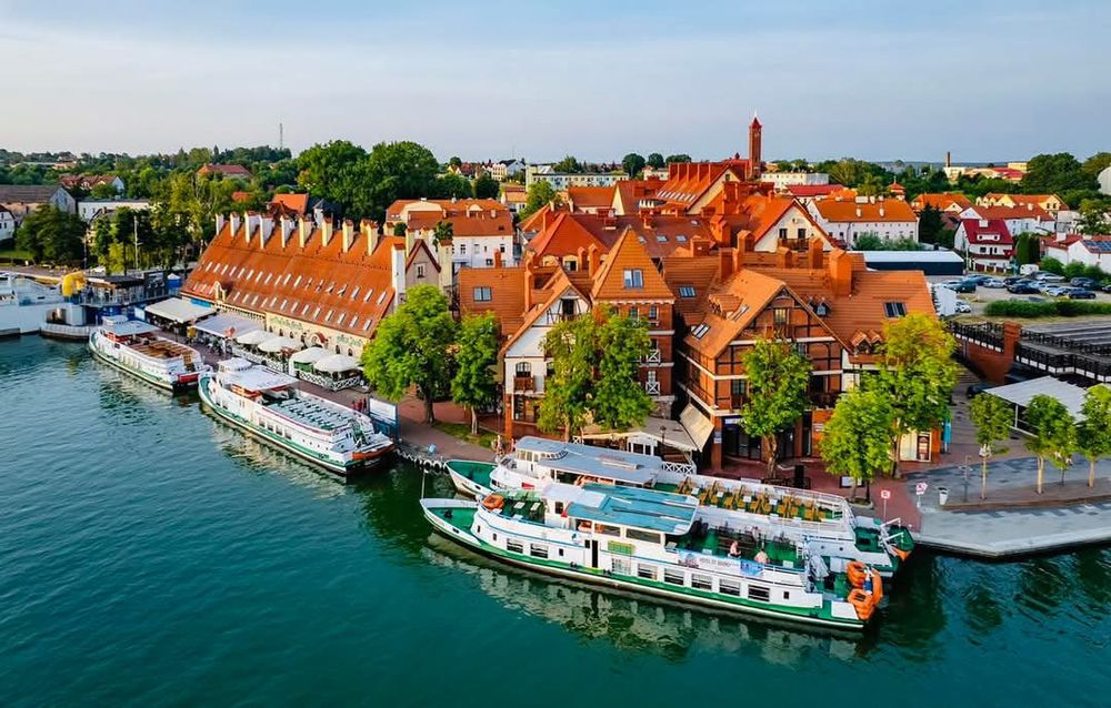 Mikołajki. Wolne pokoje z łazienkami.