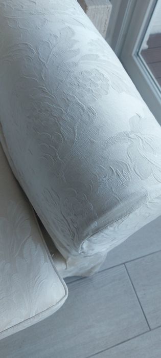 Sofá classico 2 lugares bonito e confortavell