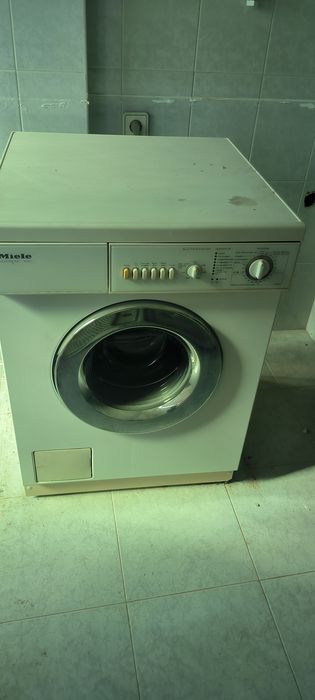 Máquina de lavar roupa Miele Novotronic W 821